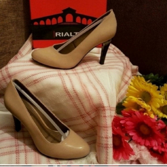 NEW Rialto White Mountain Coline Natural Patent Leather Hi Heels Classic Shoes - Picture 2 of 9